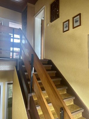 Große 5 Zimmer Wohnung über 2 Etagen in Wiesbaden-Bierstadt