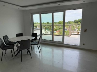 4- Zimmer - Wohnung mit Penthouse- Charakter , gehobener Ausstattung & separaten Eingang