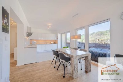 Licht, Luft, Lifestyle - neuwertiges Penthouse mit zwei Balkonen