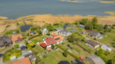 Stilvolles Zweifamilienhaus mit Charme und Charakter direkt am Bodden