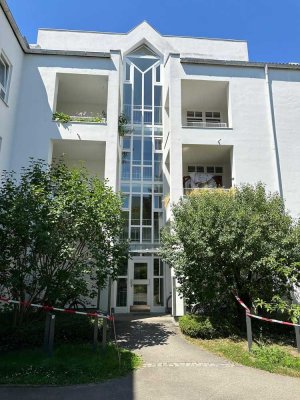 Ruhiger Westbalkon, sehr hell--freie Wohnung im Hochparterre