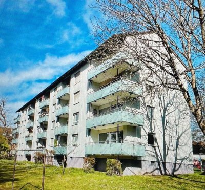 Möblierte 3-Raum-Hochparterre-Wohnung mit Balkon und Einbauküche in Ludwigsburg-Neckarweihingen
