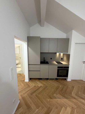 Kernsanierte 2-Zimmer-Wohnung mit EBK und Balkon in Stuttgart Kaltental