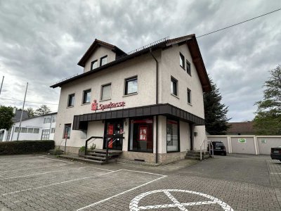 ***Wohn-und Geschäftshaus mit 3 Einheiten, 2 Garagen & 4 PKW STP***