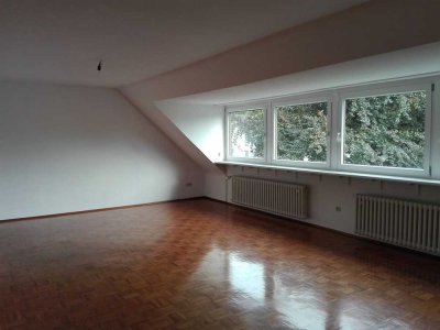 Attraktive 2,5-Zimmer-Wohnung mit gehobener Innenausstattung mit Balkon und EBK in Essen