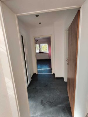 Vollständig renovierte 3-Zimmer-Wohnung mit Balkon und Einbauküche in Ludwigshafen am Rhein