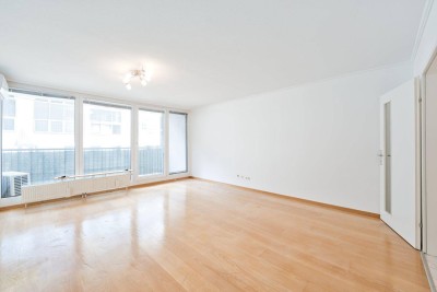 Moderne 2,5-Zimmer-Wohnung mit Balkon, Klimaanlage &amp; hervorragender Anbindung