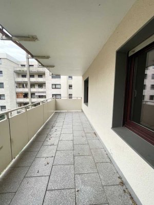 Seltenes Angebot: Leerstehende 4-Zimmer-Wohnung mit zwei Balkonen & TG-Stellplatz!