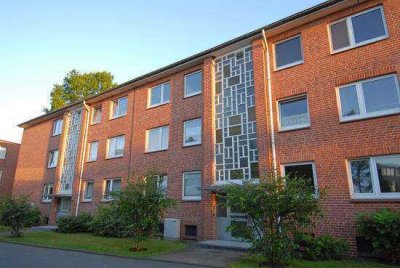 Traumhafte 3-Zi.-Wohnung in Henstedt-Ulzburg mit Einbauküche, Vollbad und sonnigem Balkon