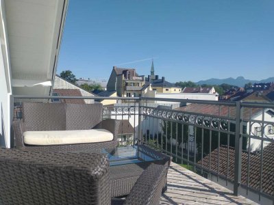 Wunderschön Dachgeschosswohnung mit riesigem Balkon und traumhaft Panoramablick auf die Alpen
