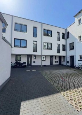 Ruhiges 6-Zi-Townhouse im Innenhof mit Garten ideal für Familien mit Homeoffice