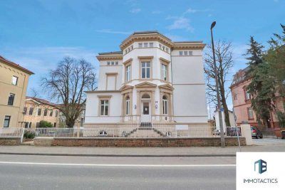Stilvolle 74 qm große & sanierte 2 Zimmer Wohnung in historischer Villa & zentraler Lage