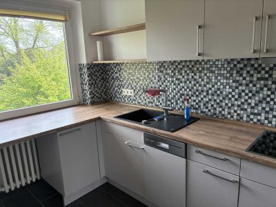 Seitenstrasse Piusallee, 3 ZKBB mit Südbalkon - Hinweis: Bahnnähe und KEINE WG