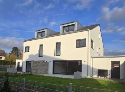 Jetzt einziehen: Neubau-Doppelhaushälfte mit Garten in Geisenfeld & Energieeffizienzklasse A+