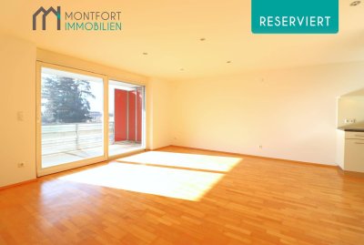 Gepflegte 2 Zimmer Dachgeschoß Wohnung mit großer Terrasse und schönem Ausblick!