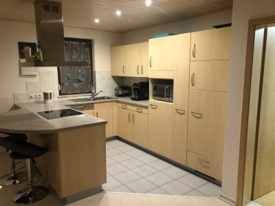 2 Zimmer Dachgeschosswohnung, hell, ruhig inkl. Küche in Gschlachtenbretzingen