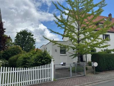 Neu saniertes EFH (DHH) mit integrierter ELW in großartiger Wohnlage von Oberursel (nähe Stadtmitte)