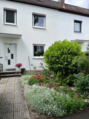 Ansprechendes und gepflegtes Reihenmittelhaus mit fünf Zimmern und EBK in Emmering, Emmering