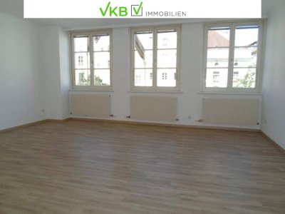 Altbau-Mietwohnung in Braunau, direkt am Stadtplatz - auch als Büro nutzbar !