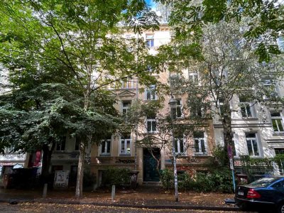 Großzügige 6-Zimmer Eigentumswohnung im Herzen der KTV auf zwei Etagen