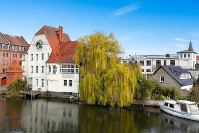 Wasserjuwel auf der Dominsel – Stilvolle Eigentumswohnung mit eigenem Steg