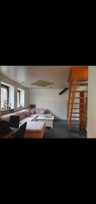 Gepflegte 4-Zimmer-Doppelhaushälfte mit EBK u.Teilmöbl.in Friedelhausen ohne Garten aber Terrasse