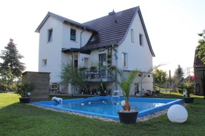 Freistehendes Einfamilienhaus in ruhiger Lage mit Pool!!!