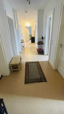 Großzügige 5-ZKB-Altbauwohnung nahe der Pauluskirche