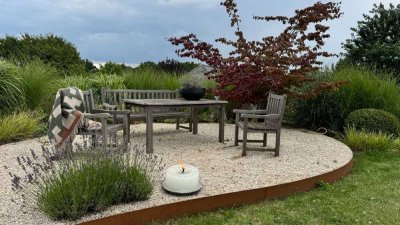 Neuwertiges Schmuckstück mit klaren Linien und viel Licht in Bestlage "Am Rödgen"