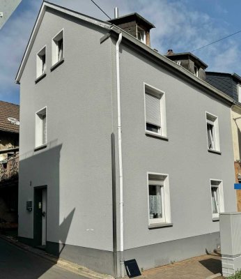 Bezahlbares Haus mit Carport, Nebengebäude