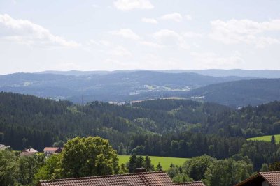 Wohnen mit Charme: 3-Zimmerwohnung mit Aussichtslage im Bayerischen Wald