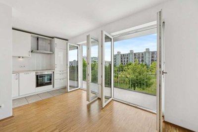 Trudering-Riem - sofort beziehbar: 2-Zimmer-Wohnung mit Panoramafenstern, Balkon & Grünblick