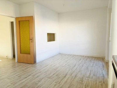 Große, helle 2-Zimmer-Wohnung mit Balkon und kostenlosen Zusatzleistungen (Einkaufsservice uvm.)