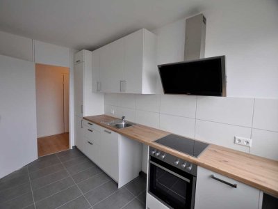Renovierte 3-Zimmer-Wohnung mit Balkon, EBK, Aufzug & Stellplatz