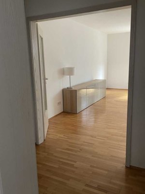Schöne, gepflegte und teilmöblierte Erdgeschosswohnung mit Südterrasse