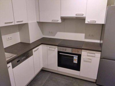 Sanierter 3 ZIMMER-NEUBAU + ruhiger West-Balkon + extra Küche neu möbliert + Lift + vorletzter Stock