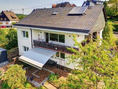 Ein aufwendig modernisiertes Familienhaus in toller Stadt- und Aussichtslage direkt am Waldrand