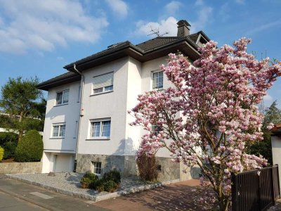 Exklusive, vollst. renovierte 3,5-Raum-Wohnung mit geh. Innenausstattung mit Balkon und EBK