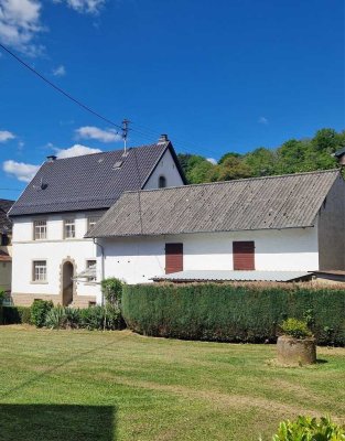 Charmantes Bauernhaus mit vielseitiger Scheune und großem Garten – ländlich und doch zentral!