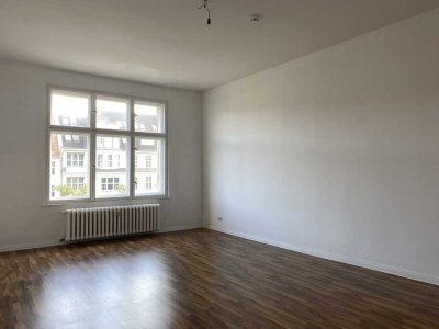 Altbauwohnung mit 2 Bädern, WG geeignet