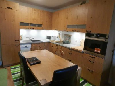Stilvolle, gepflegte 2,5-Zimmer-Wohnung mit Balkon und Einbauküche in Hammerbrook