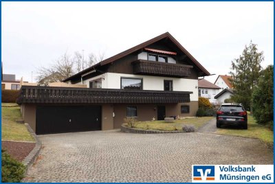 Gepflegtes Einfamilienhaus mit ELW, Doppelgarage, Dachterrasse und großem Grundstück in Böhringen!