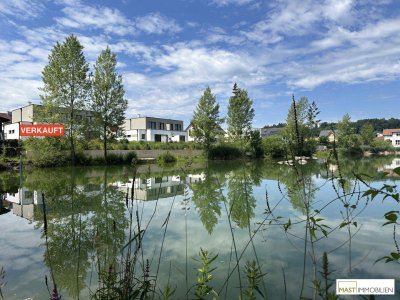 Doppelhaushälfte mit Seeblick und über 350m2 Gartenfläche!