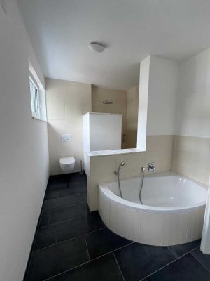 Geräumiges Haus mit  Garten / Terrasse / Garage