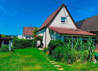 Haus in ruhiger Siedlungslage mit großem Garten und Potenzial