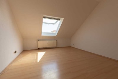 unsanierte Dachgeschoss-Wohnung