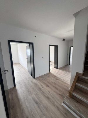 sanierte  6-Zimmer-Wohnung Maisonette inkl. eigenem privaten Garten in Blomberg-Istrup