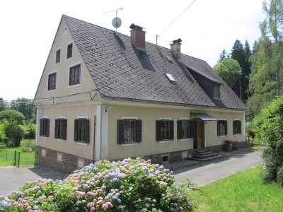 * LANDHAUS IN ABSOLUTER RUHELAGE *