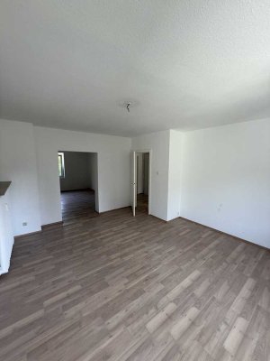 Schöne, helle Altbauwohnung mit tollem Blick in grüne Gärten
