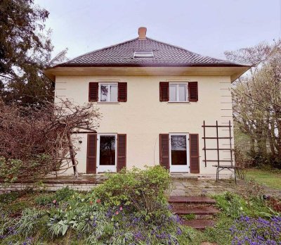 Familienhaus: Villa im Dornröschenschlaf in Obermenzing
